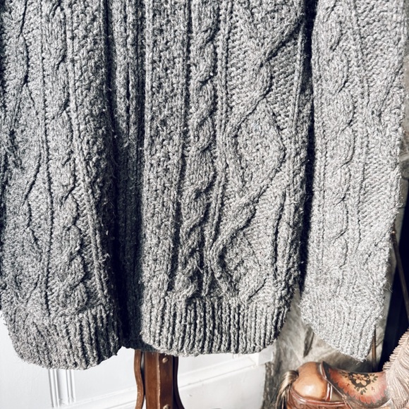 100% Wool Charcoal Grey Hooded Cable Knit Zip Up Sweater Jacket - Picture 3 of 5